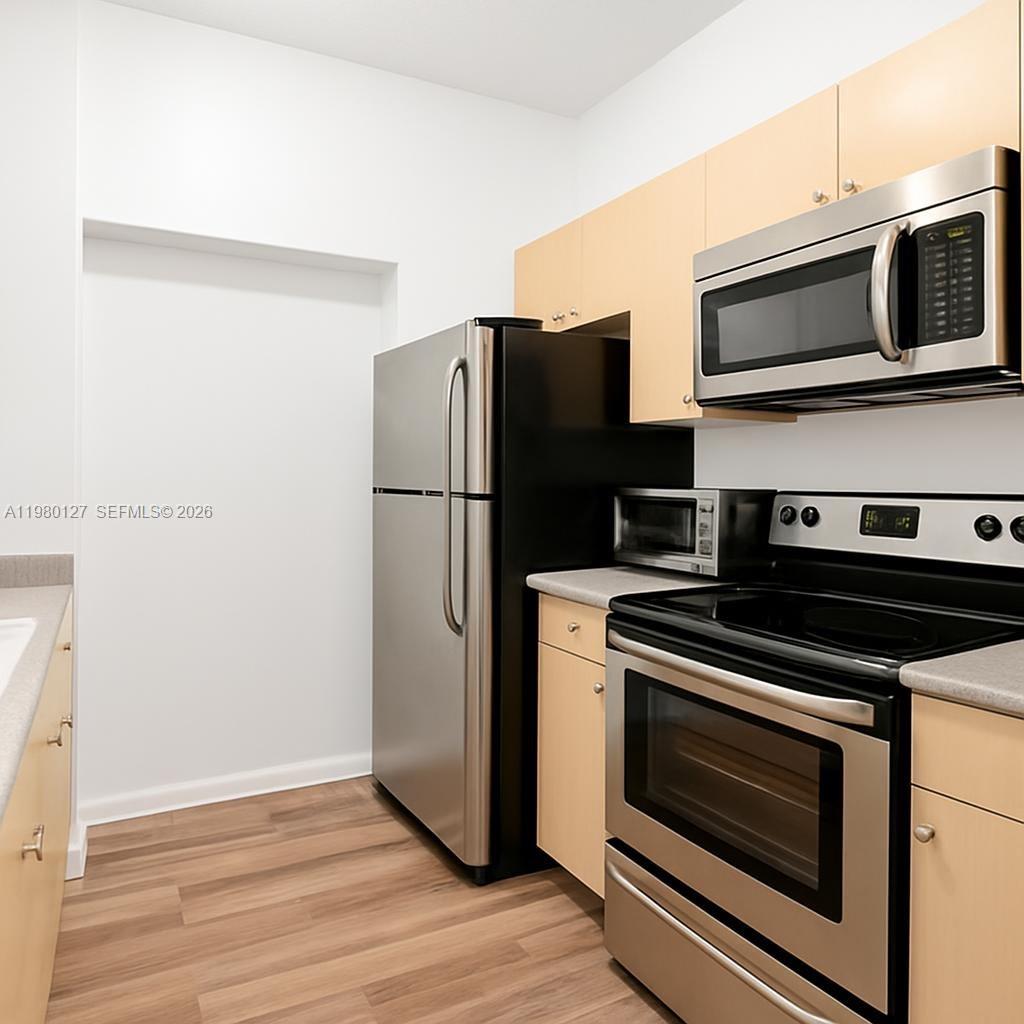 1900 Van Buren St 112b Property Photo 3
