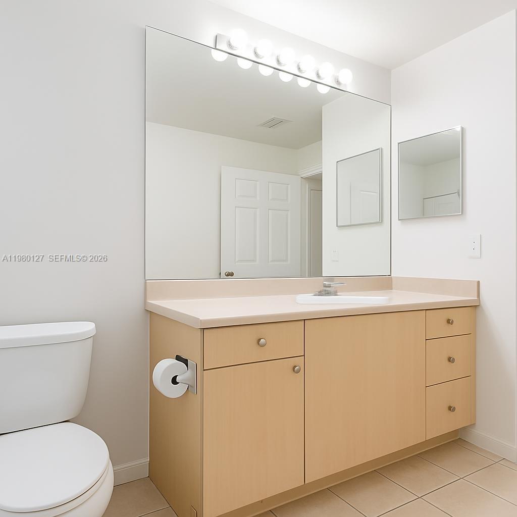 1900 Van Buren St 112b Property Photo 5