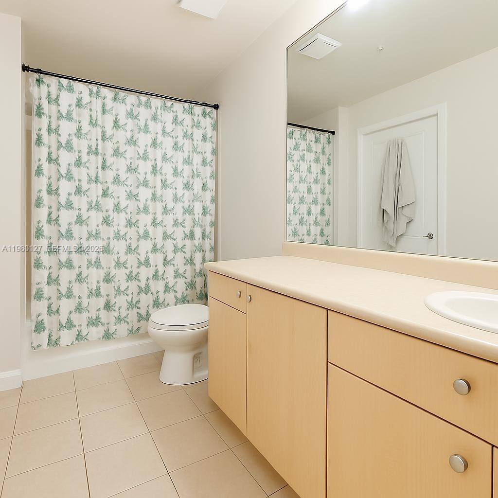 1900 Van Buren St 112b Property Photo 6