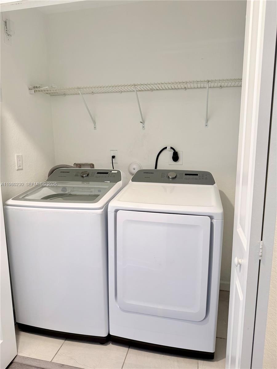 2418 Se 10th Ct Property Photo 11