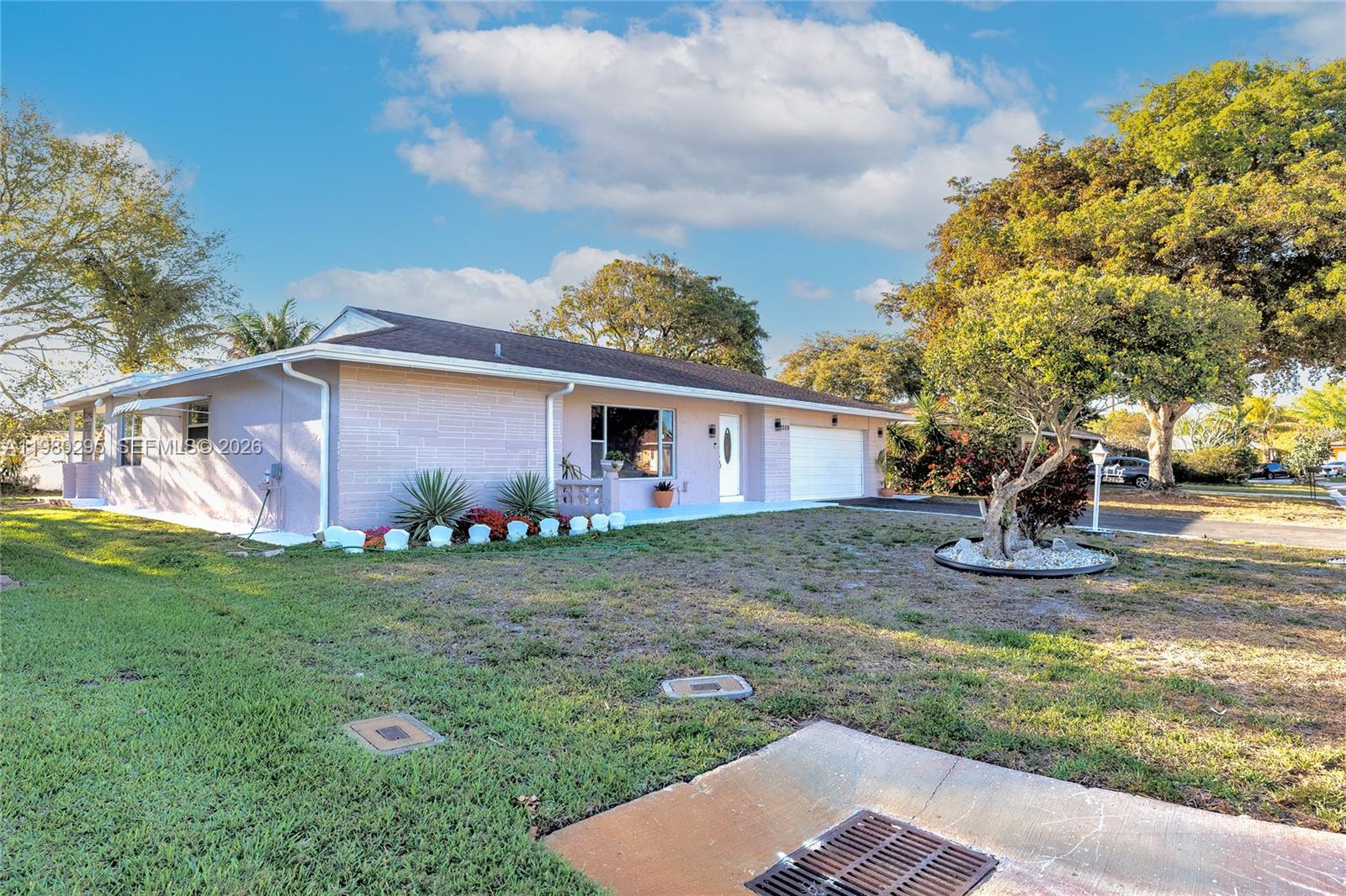 8209 Nw 91st Ave Property Photo 3