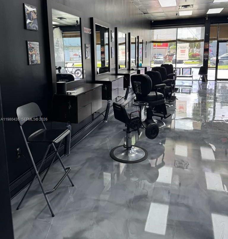 Listing - Barbería Hialeah Property Photo 2