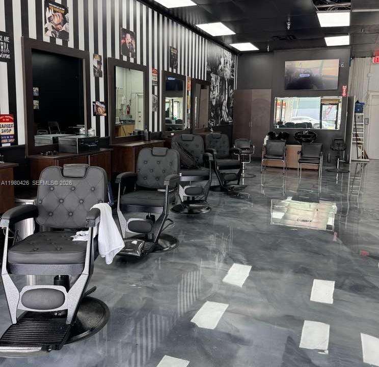Listing - Barbería Hialeah Property Photo 6