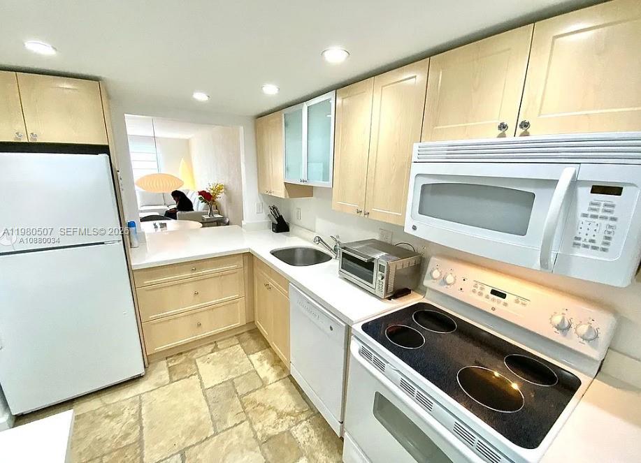 240 Galen Dr 314 Property Photo 10