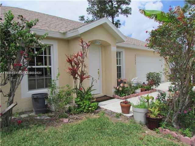 3352 SW Himango St Property Photo 1
