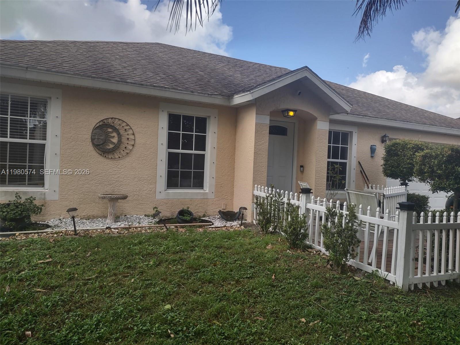 3352 Sw Himango St Property Photo 2