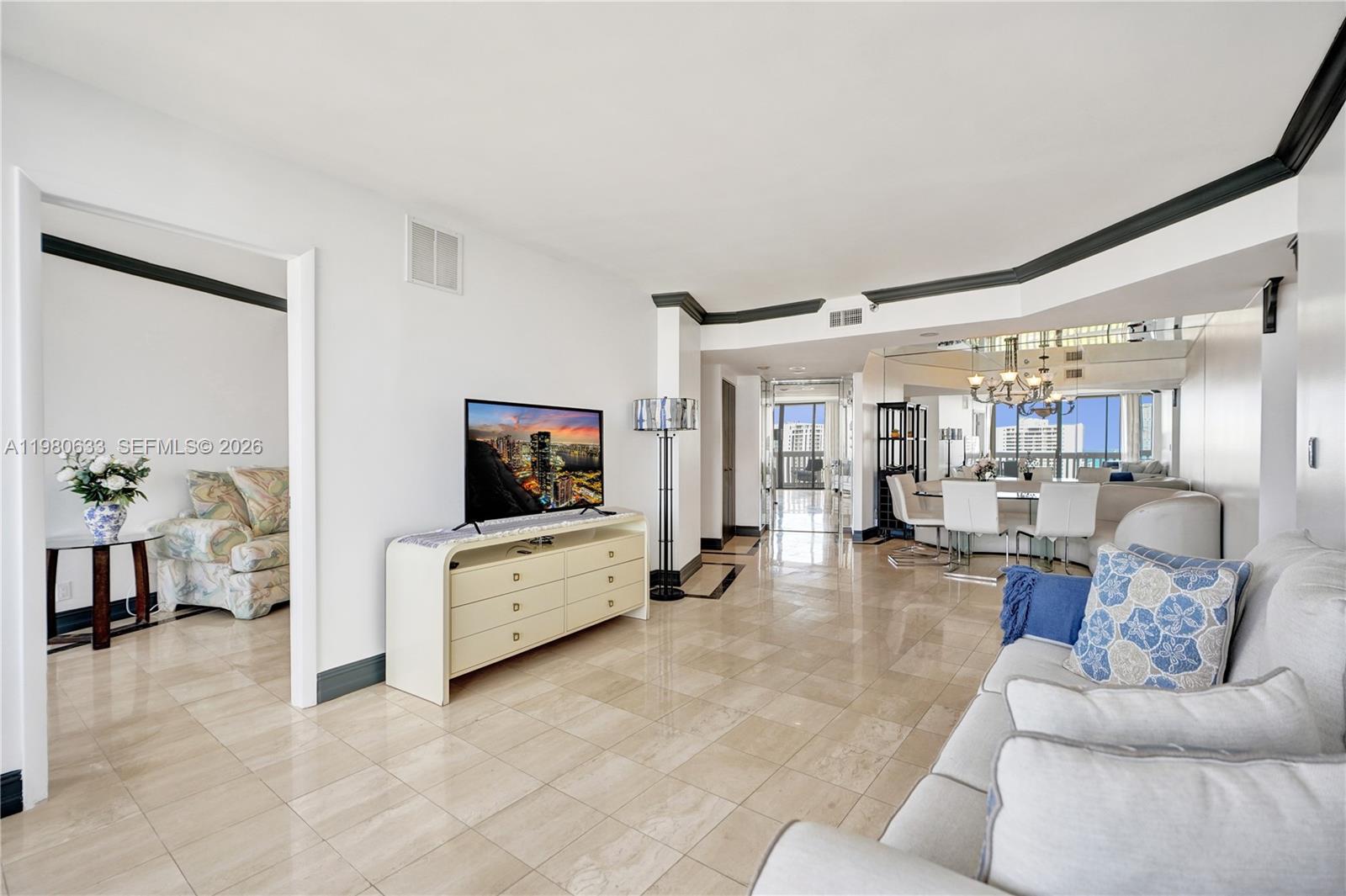 1000 W Island Blvd 2908 Property Photo 15