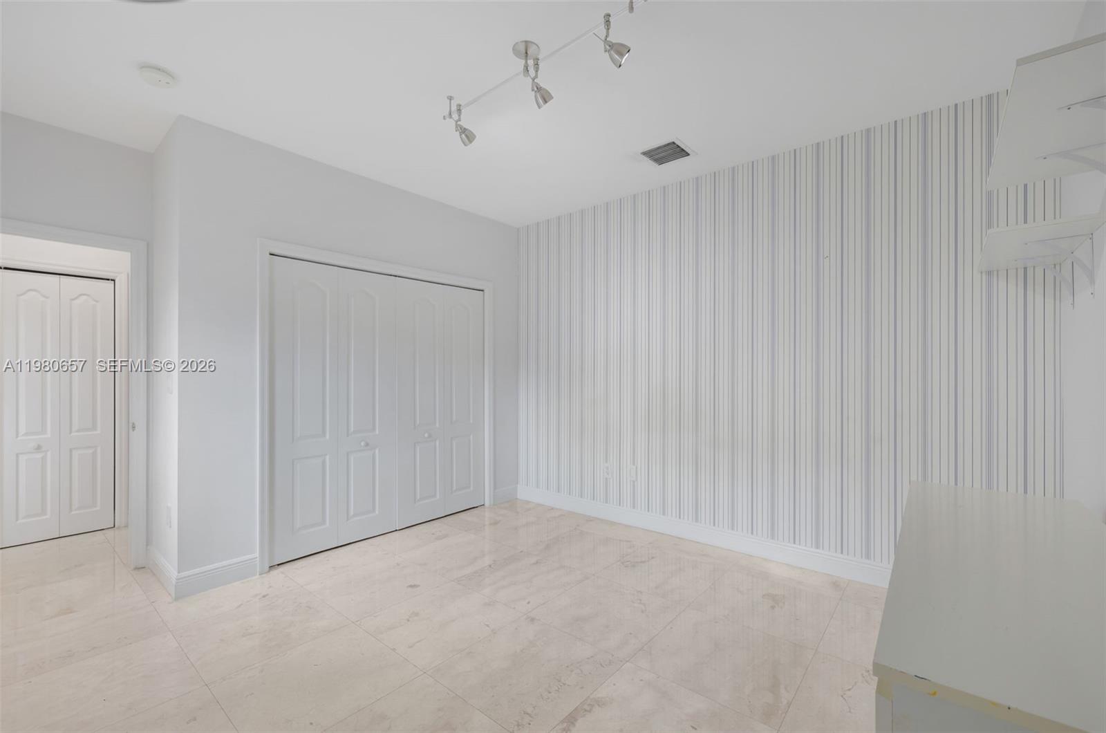 18450 Ne 30th Place Property Photo 14