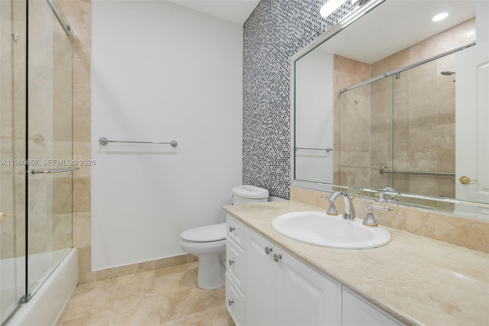 18450 Ne 30th Place Property Photo 15