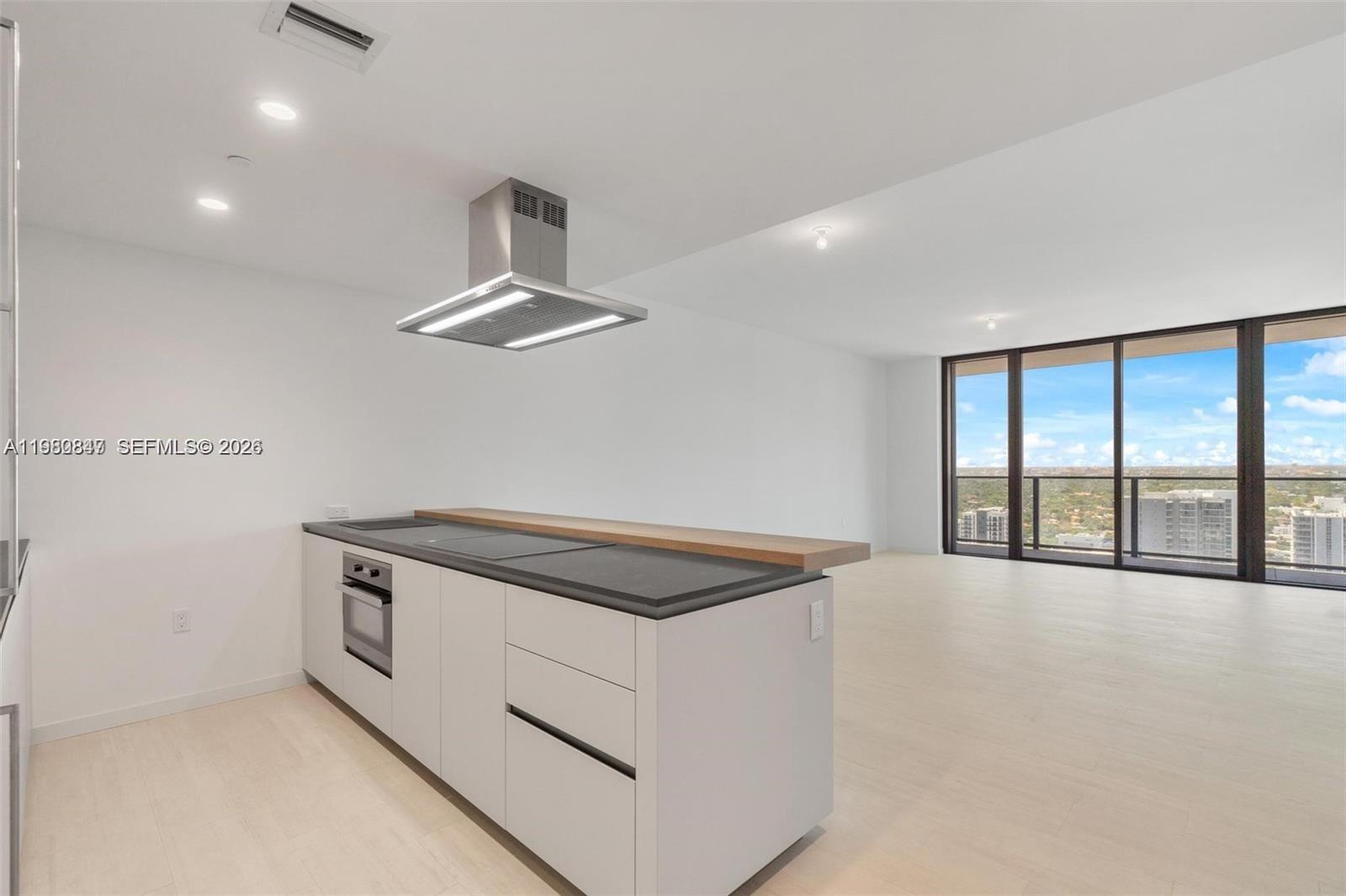 1000 Brickell Plz 3310 Property Photo 2
