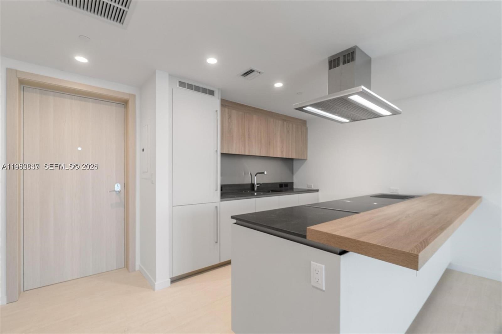 1000 Brickell Plz 3310 Property Photo 3