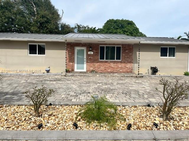 685 W 77th St Property Photo 1