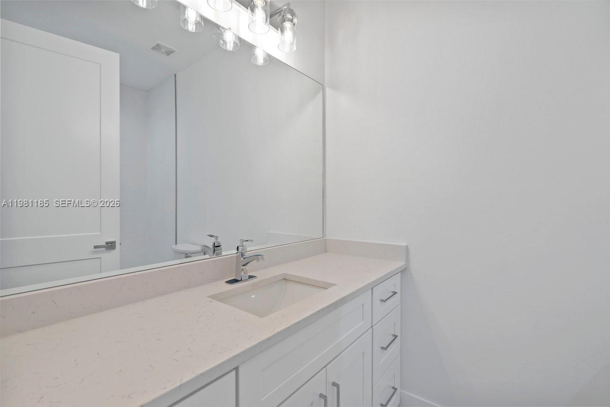 1107 Se 38 St Property Photo 25