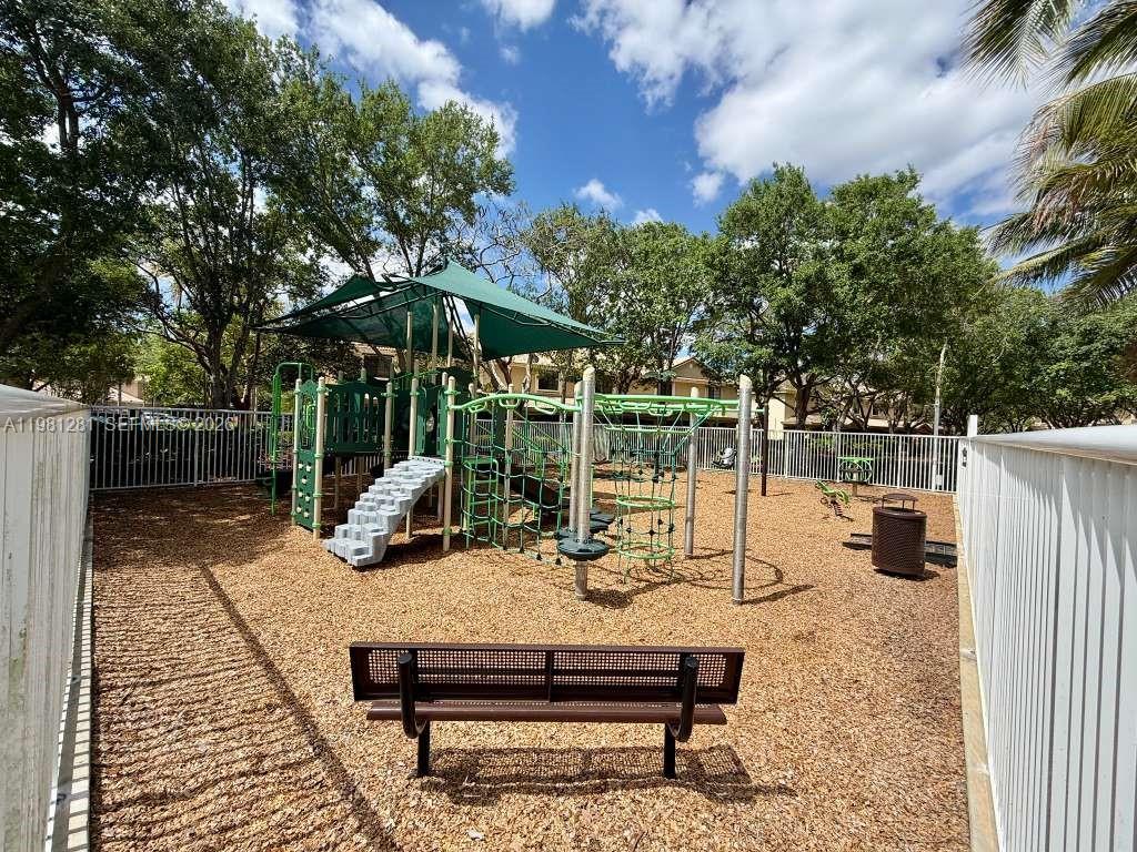 3813 Tree Top Dr Property Photo 5