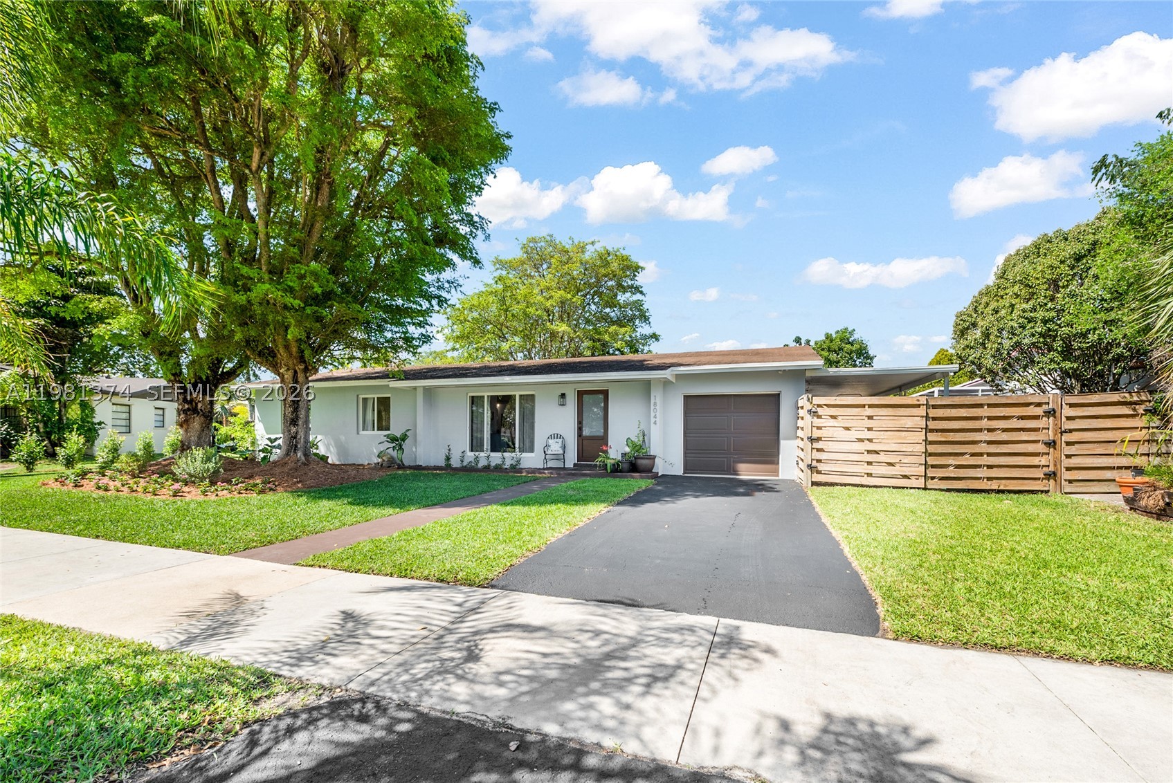 18044 SW 89th Pl Property Photo 1