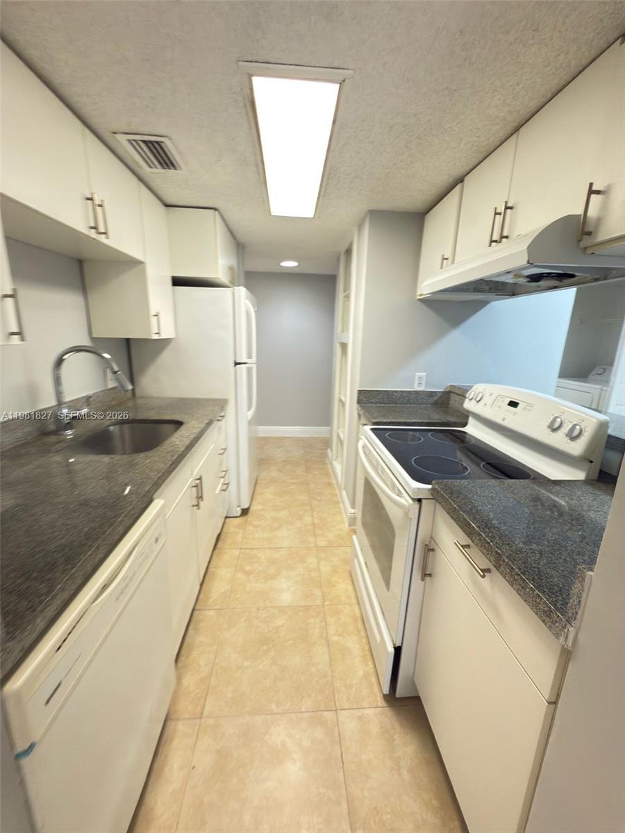 4521 W Mcnab Rd 11 Property Photo 4