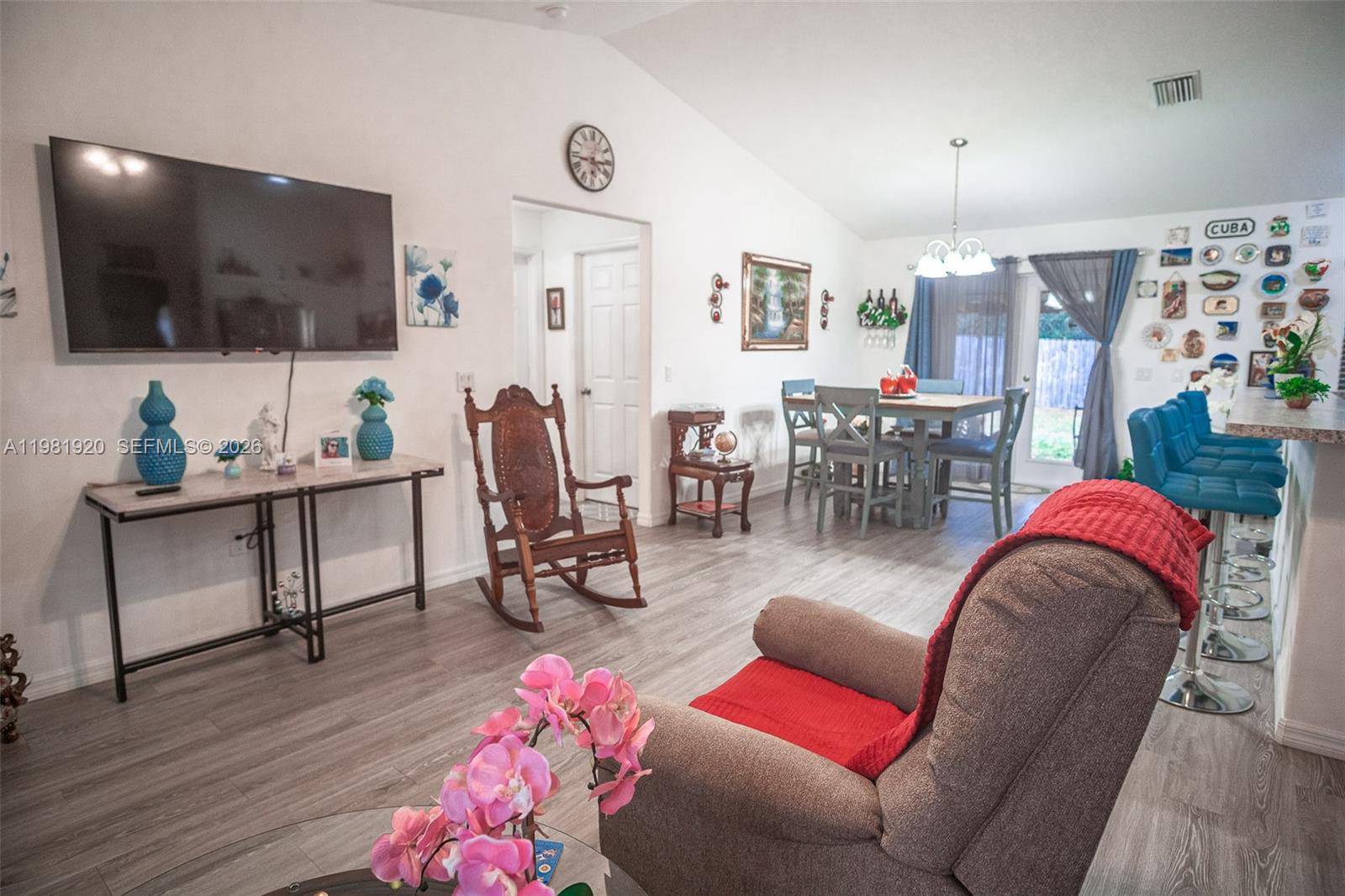 1123 Bucknell Property Photo 4