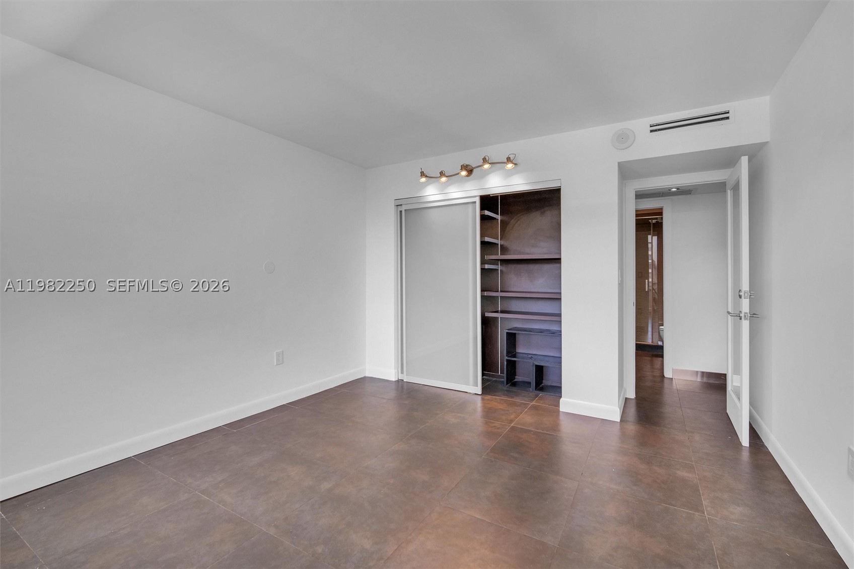 199 Ocean Lane Dr 1009 Property Photo 16