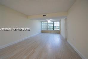 1713 Whitehall Dr 302 Property Photo 6