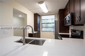 1713 Whitehall Dr 302 Property Photo 8