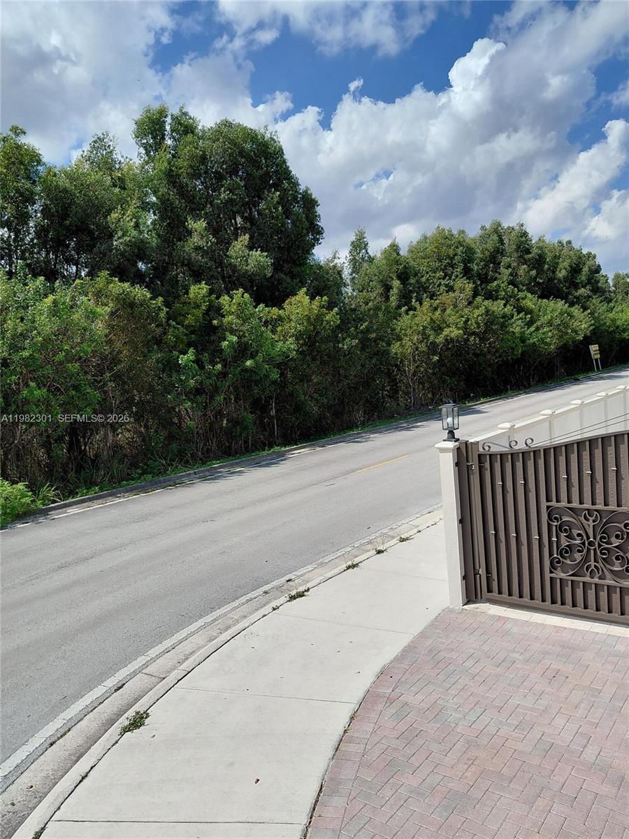 168xx 45th St Property Photo 1