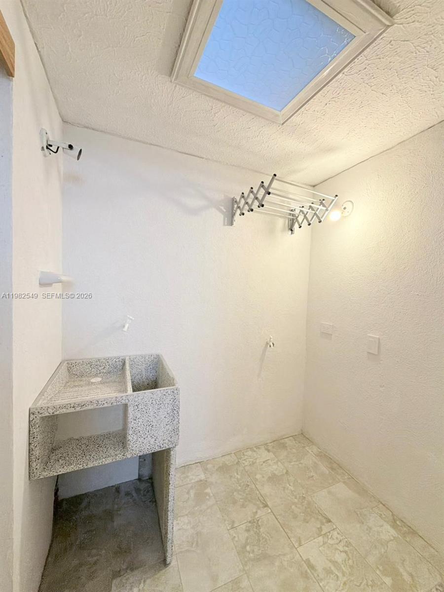 A11982549 Property Photo 16