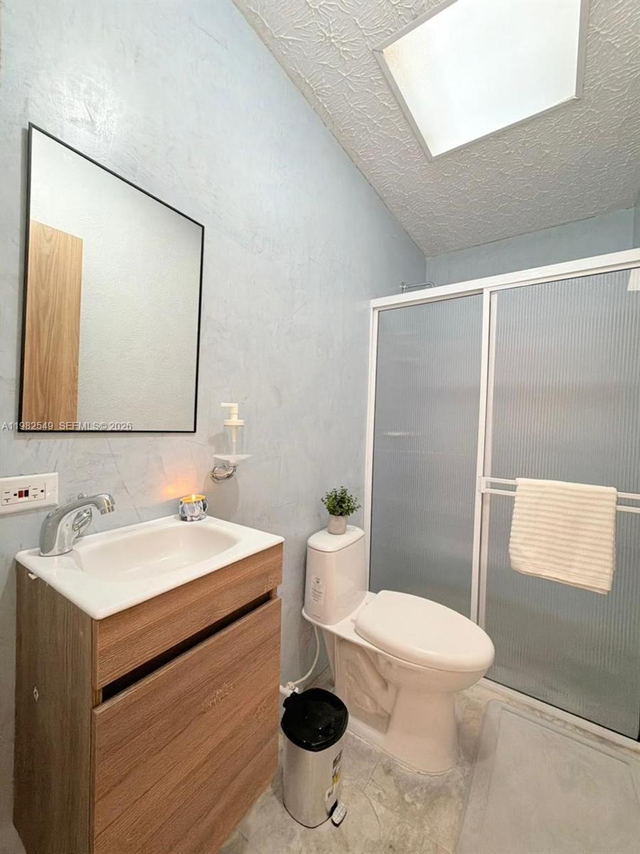 A11982549 Property Photo 27