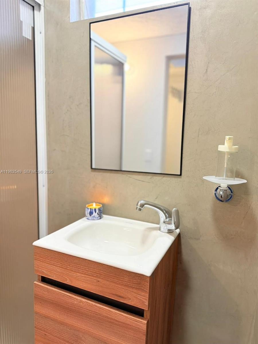 A11982549 Property Photo 28