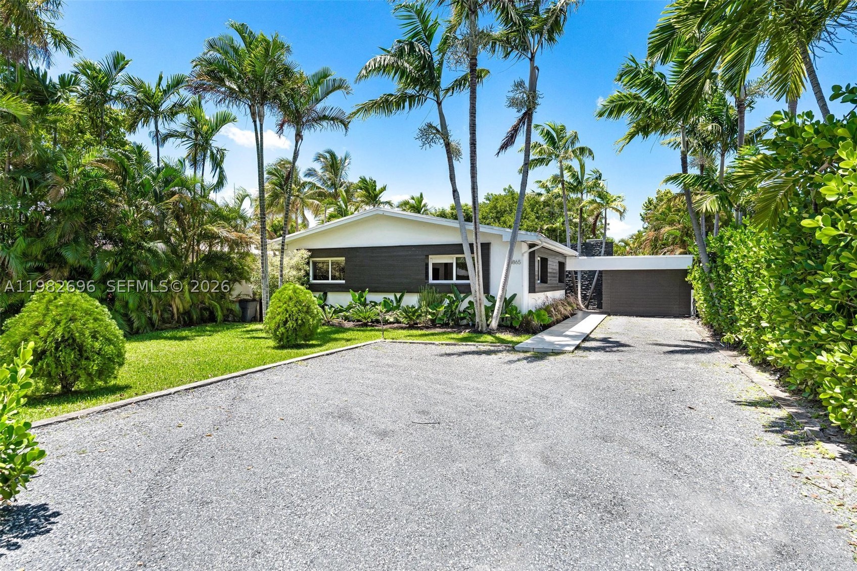 1865 Daytonia Rd Property Photo 3