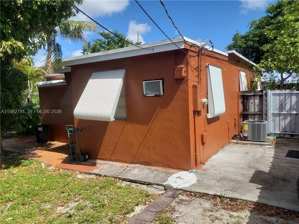 11970 Nw 10th Ave Property Photo 4