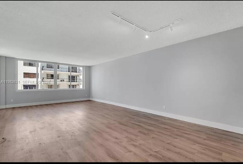 5401 Collins Ave 411 Property Photo 3