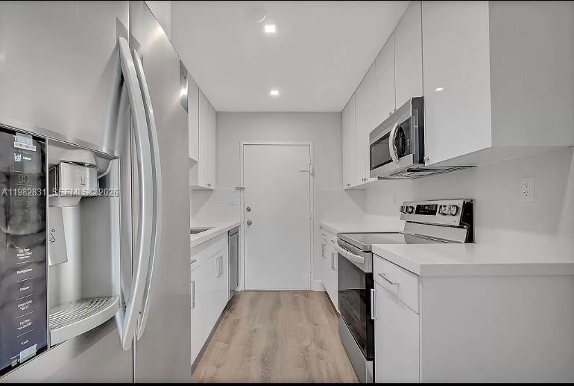 5401 Collins Ave 411 Property Photo 4