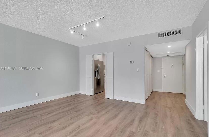 5401 Collins Ave 411 Property Photo 7