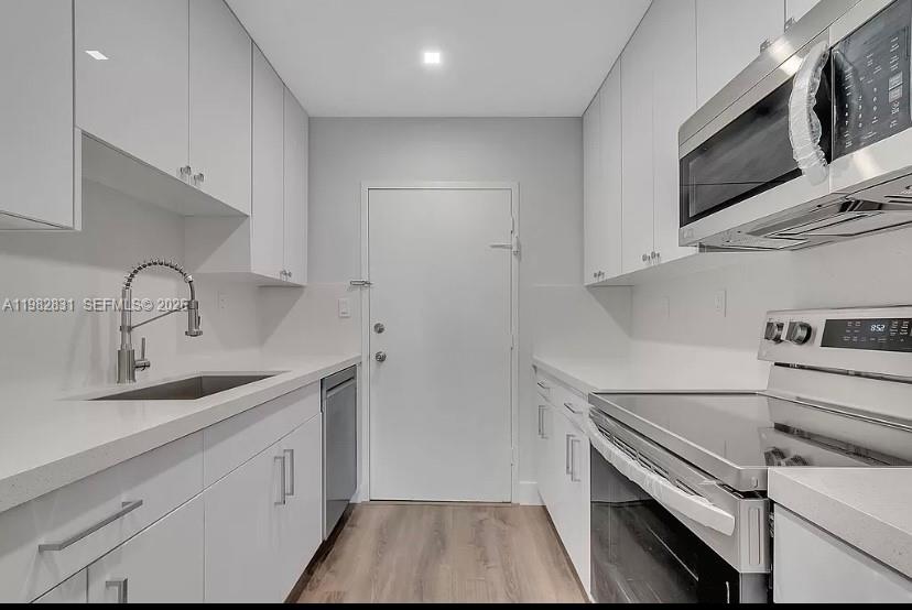 5401 Collins Ave 411 Property Photo 8