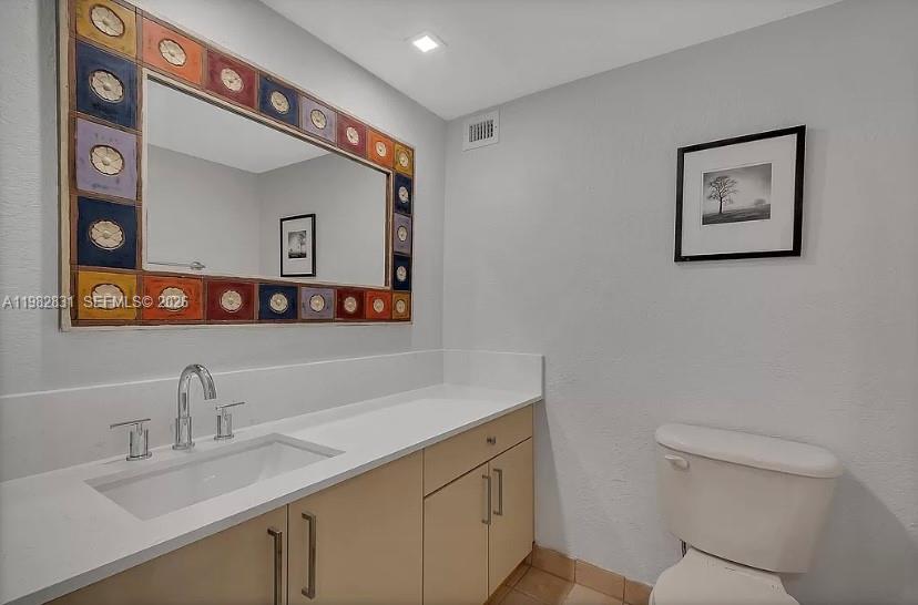 5401 Collins Ave 411 Property Photo 13