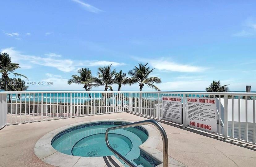 5401 Collins Ave 411 Property Photo 29