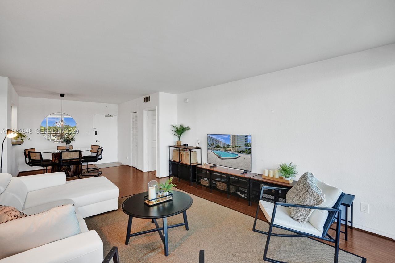 5600 Collins Ave 5r Property Photo 8