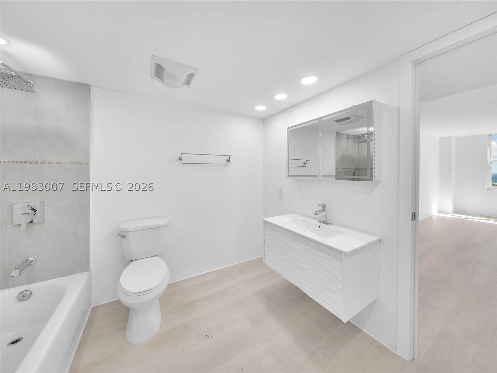 301 174th St 1818 Property Photo 15