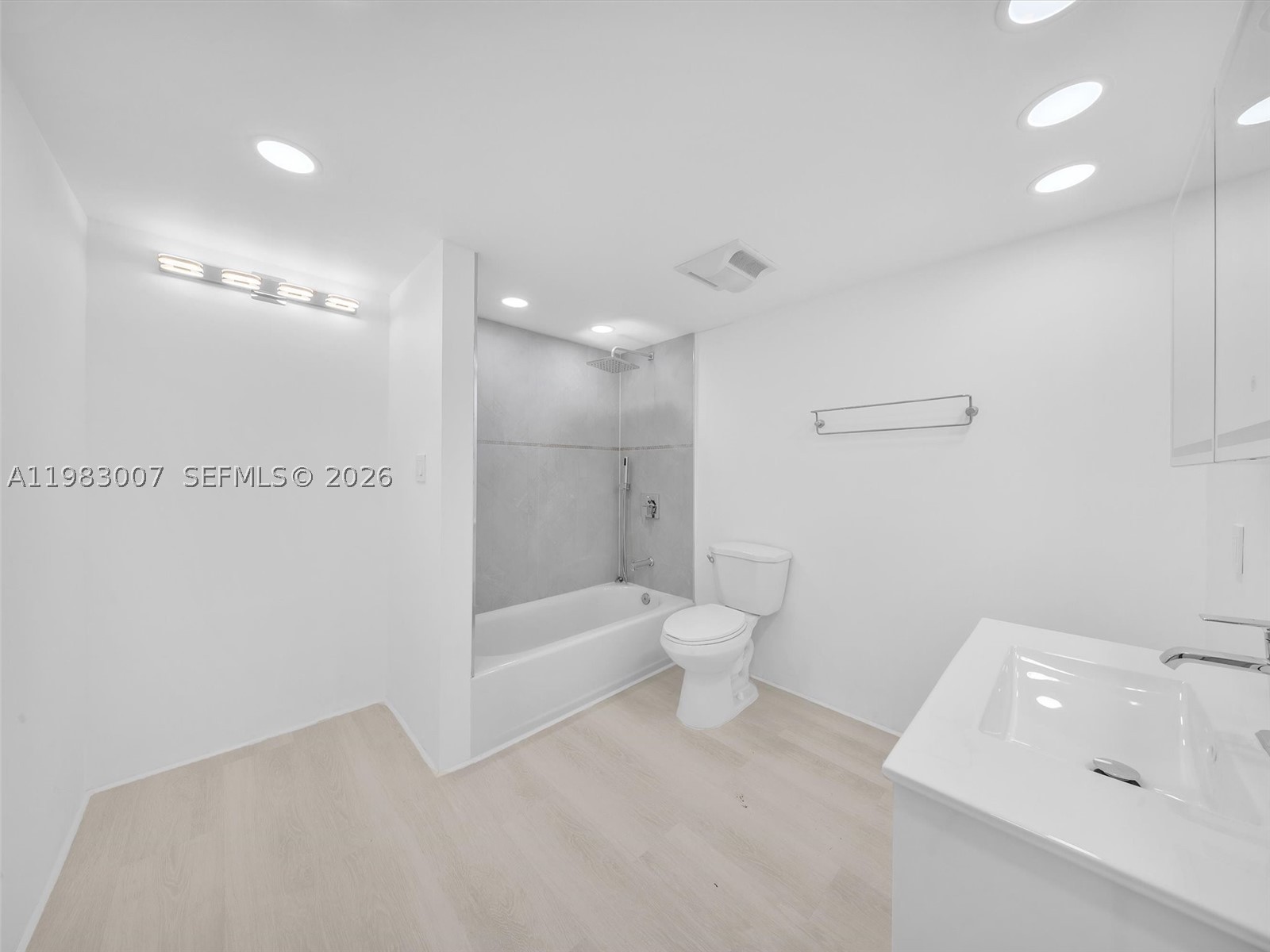 301 174th St 1818 Property Photo 16