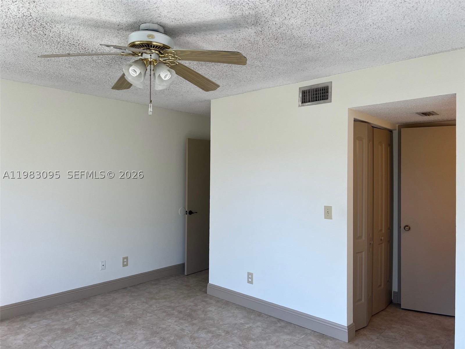 A11983095 Property Photo 4