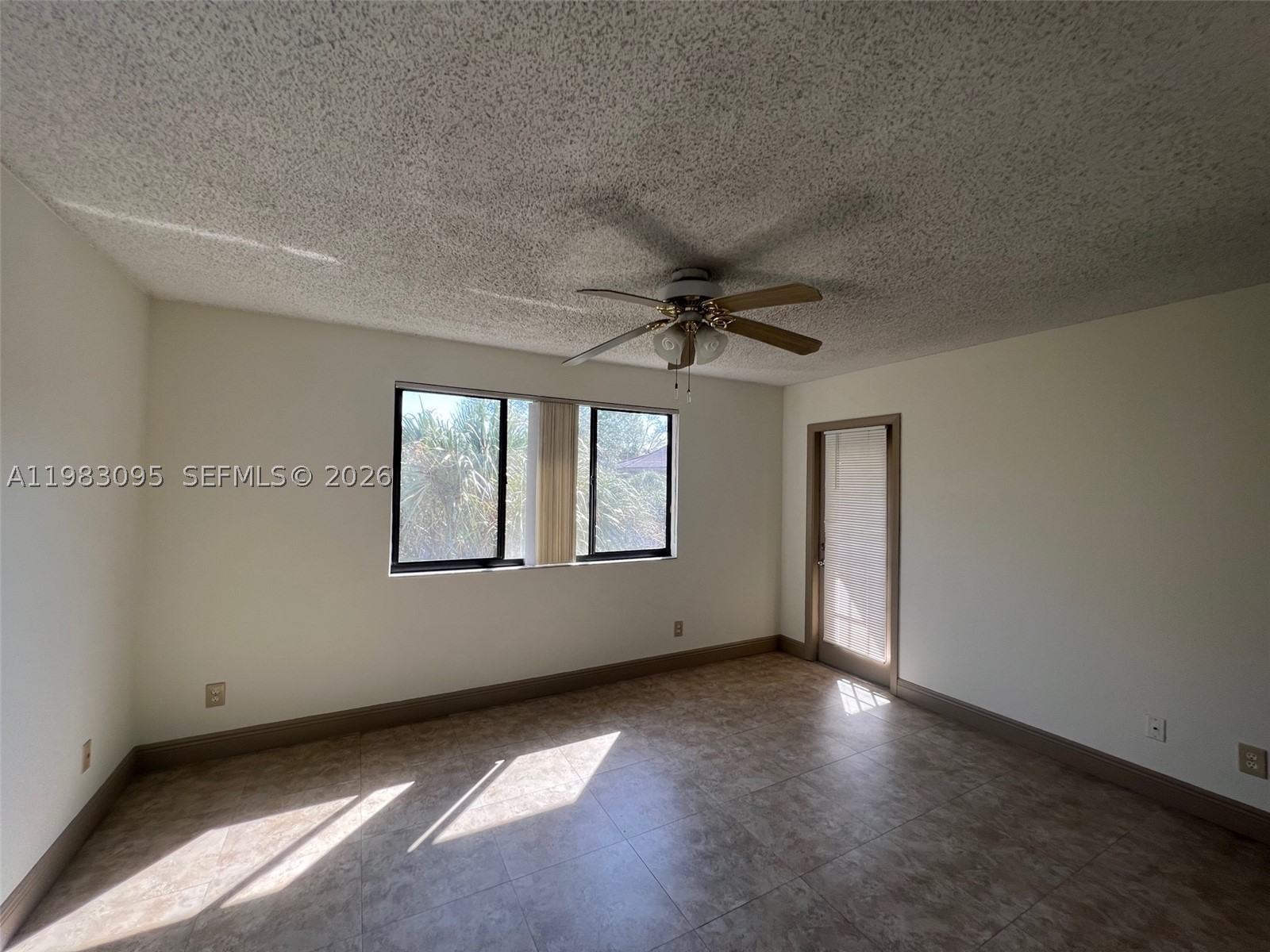 A11983095 Property Photo 5
