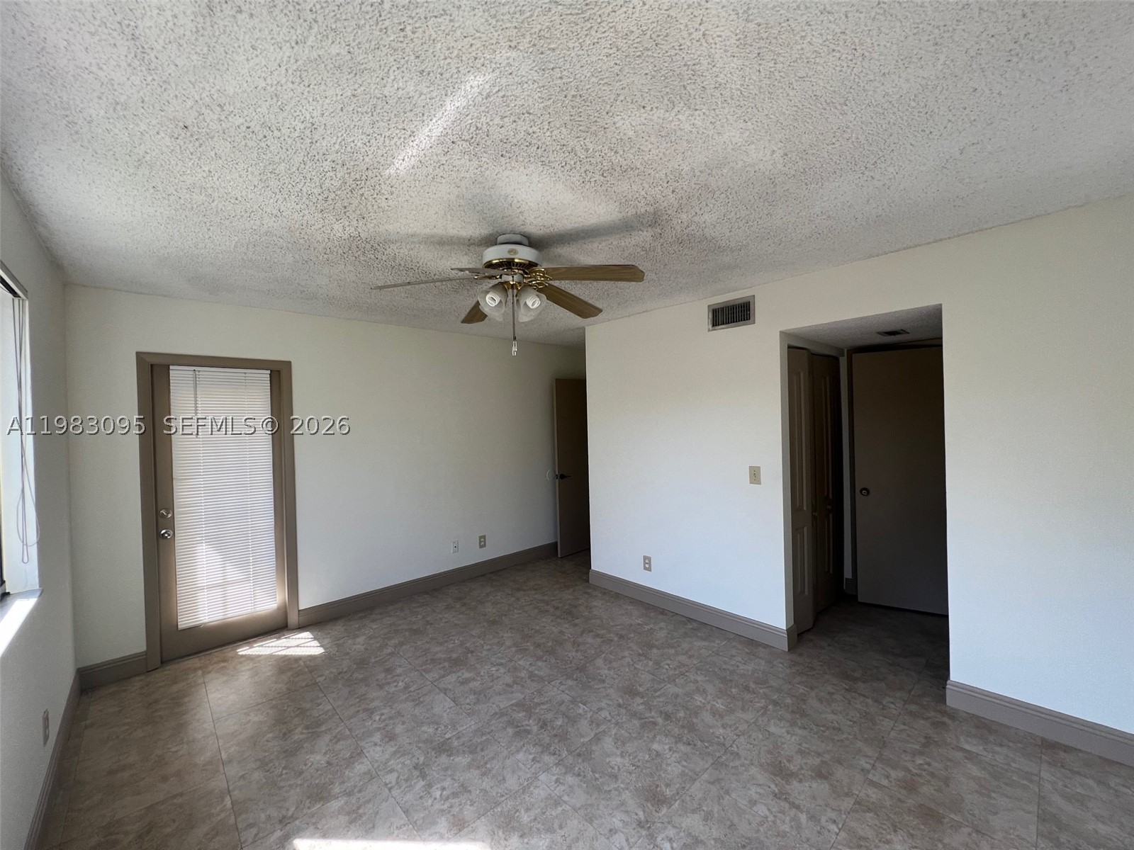 A11983095 Property Photo 6