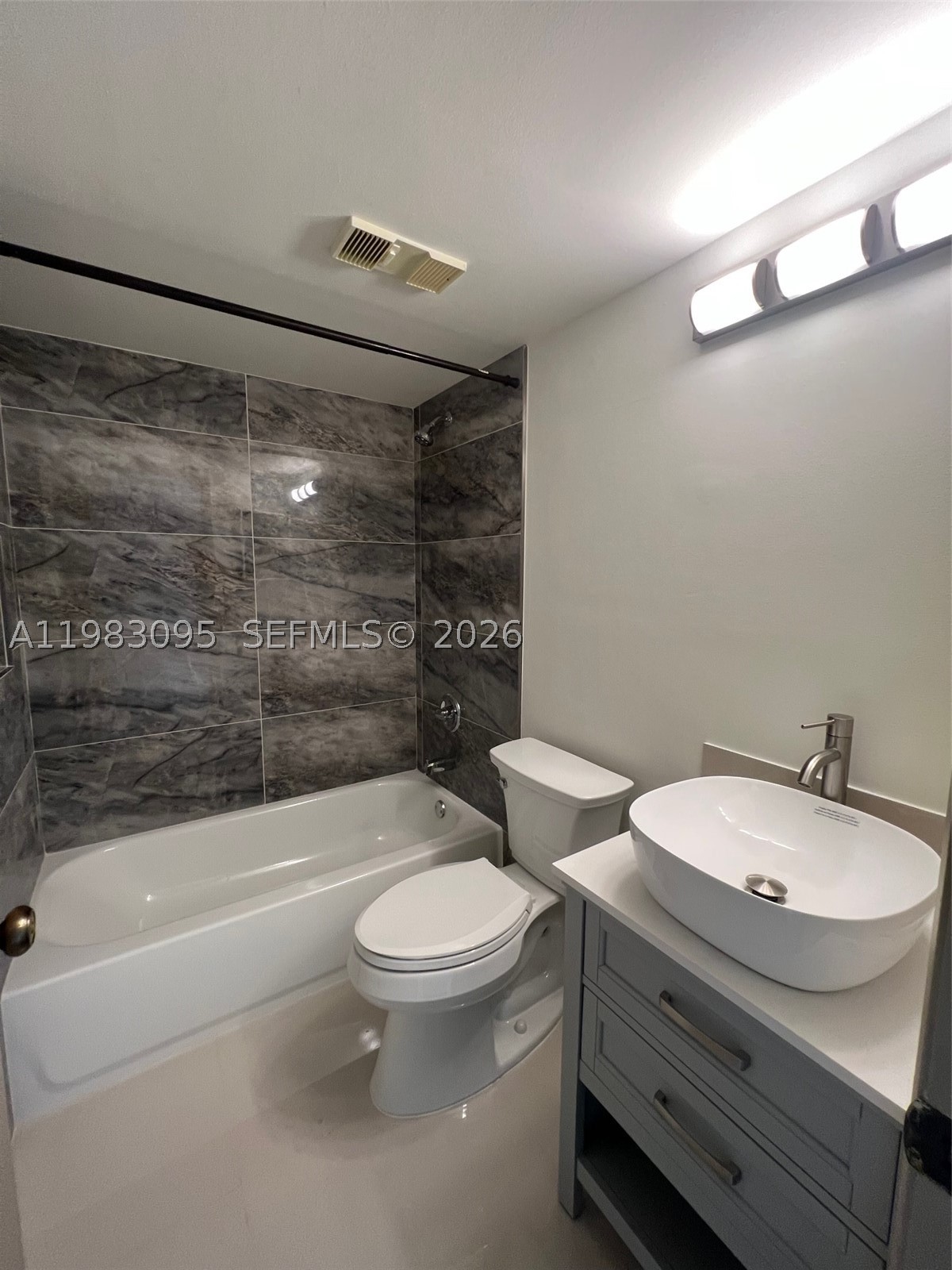 A11983095 Property Photo 7
