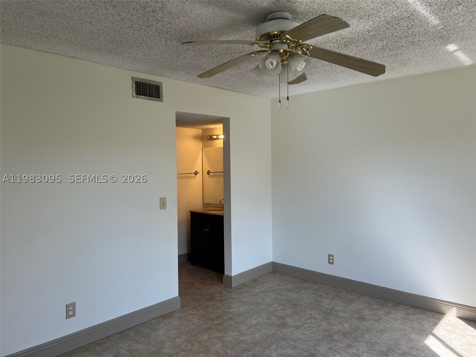 A11983095 Property Photo 8