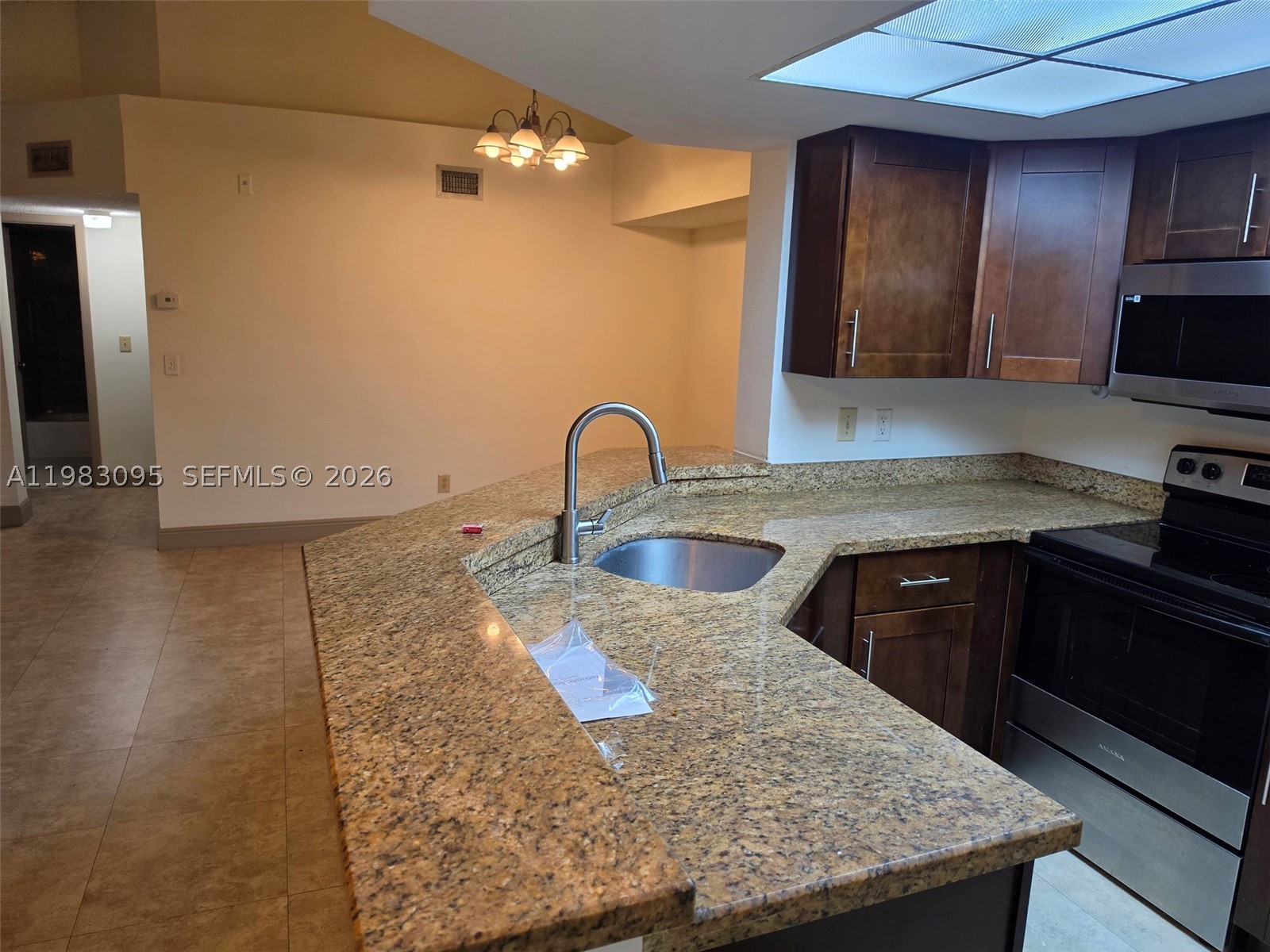 A11983095 Property Photo 11