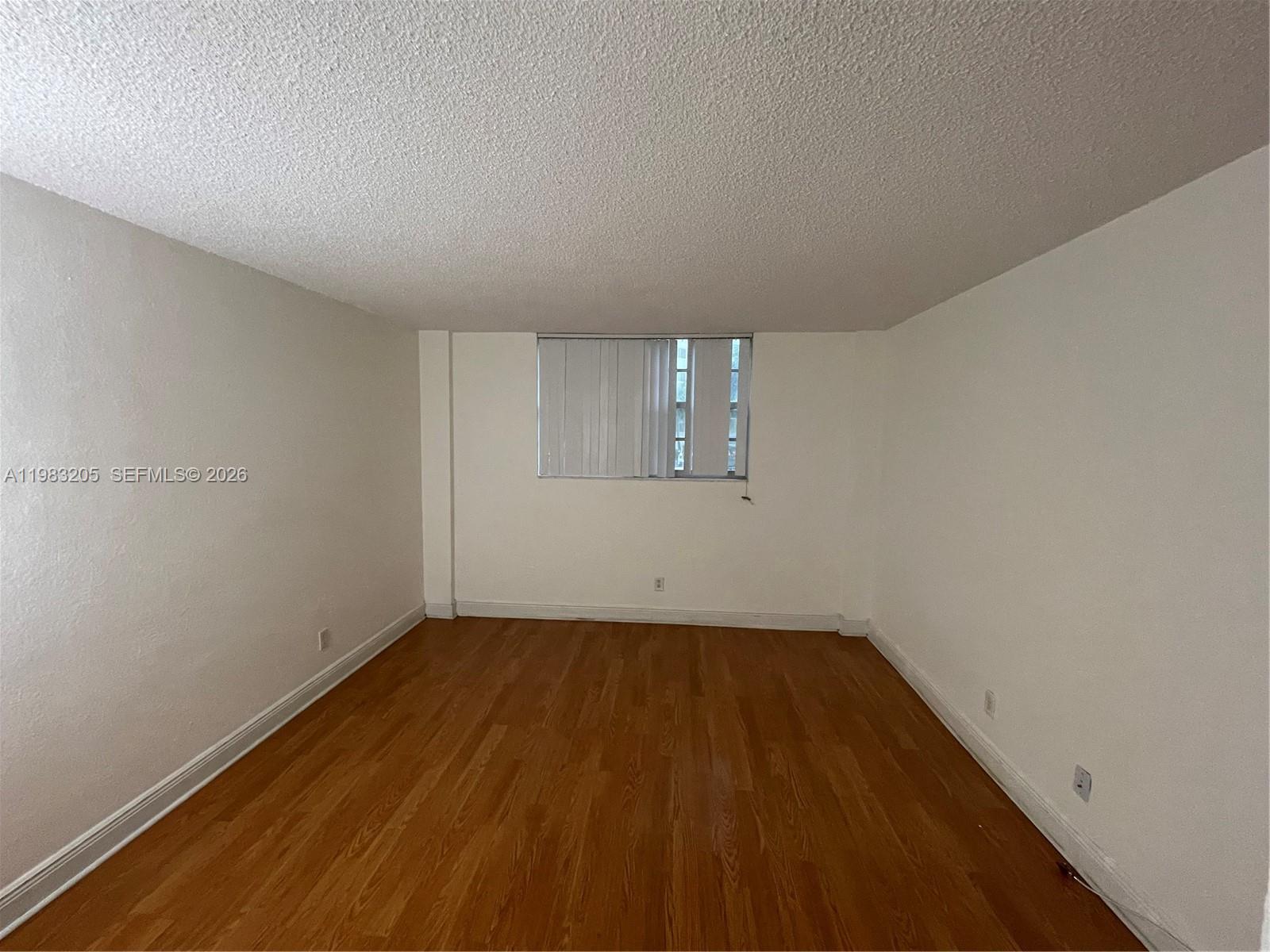 19390 Collins Ave 122 Property Photo 4