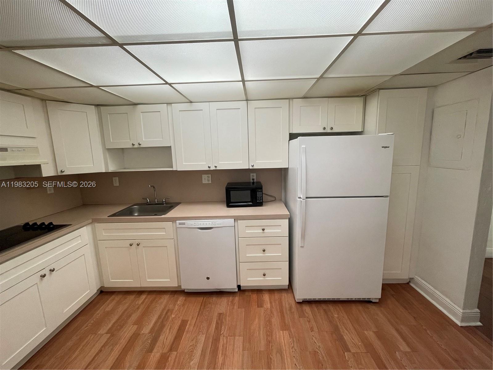 19390 Collins Ave 122 Property Photo 5