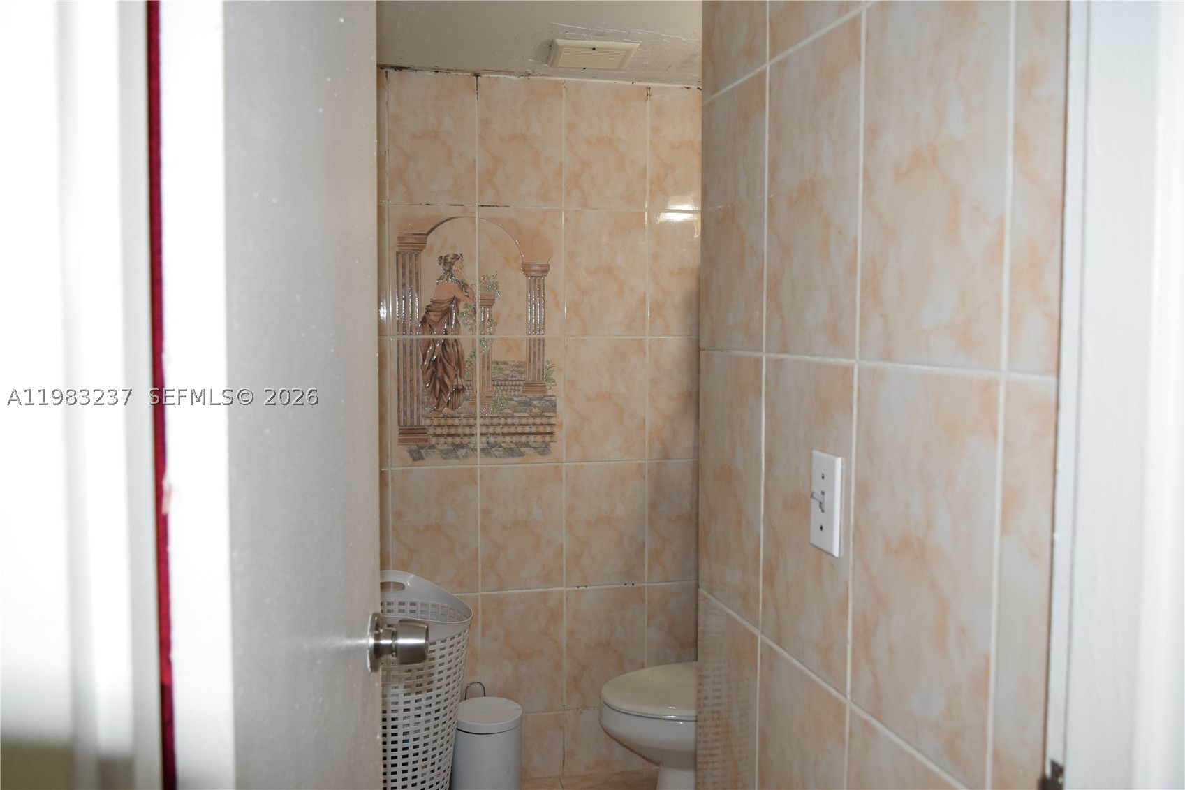 1335 W 68th St 106 Property Photo 6