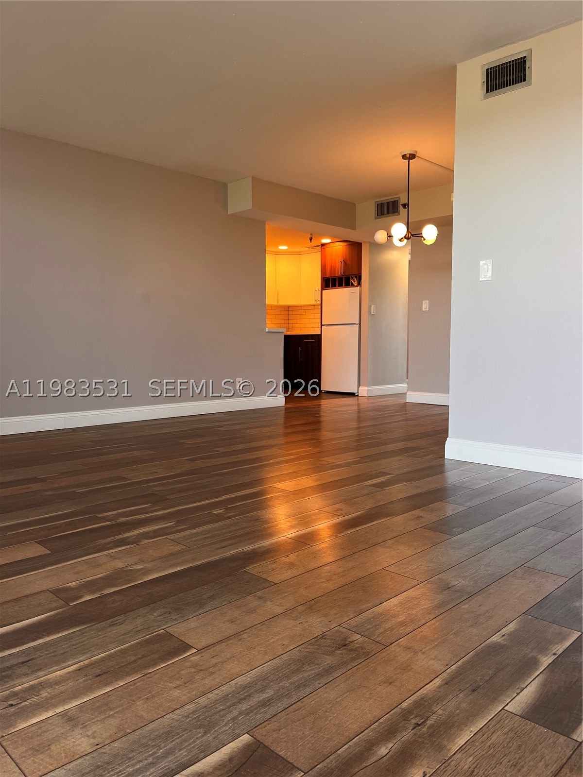3100 W Rolling Hills Cir 403 Property Photo 4
