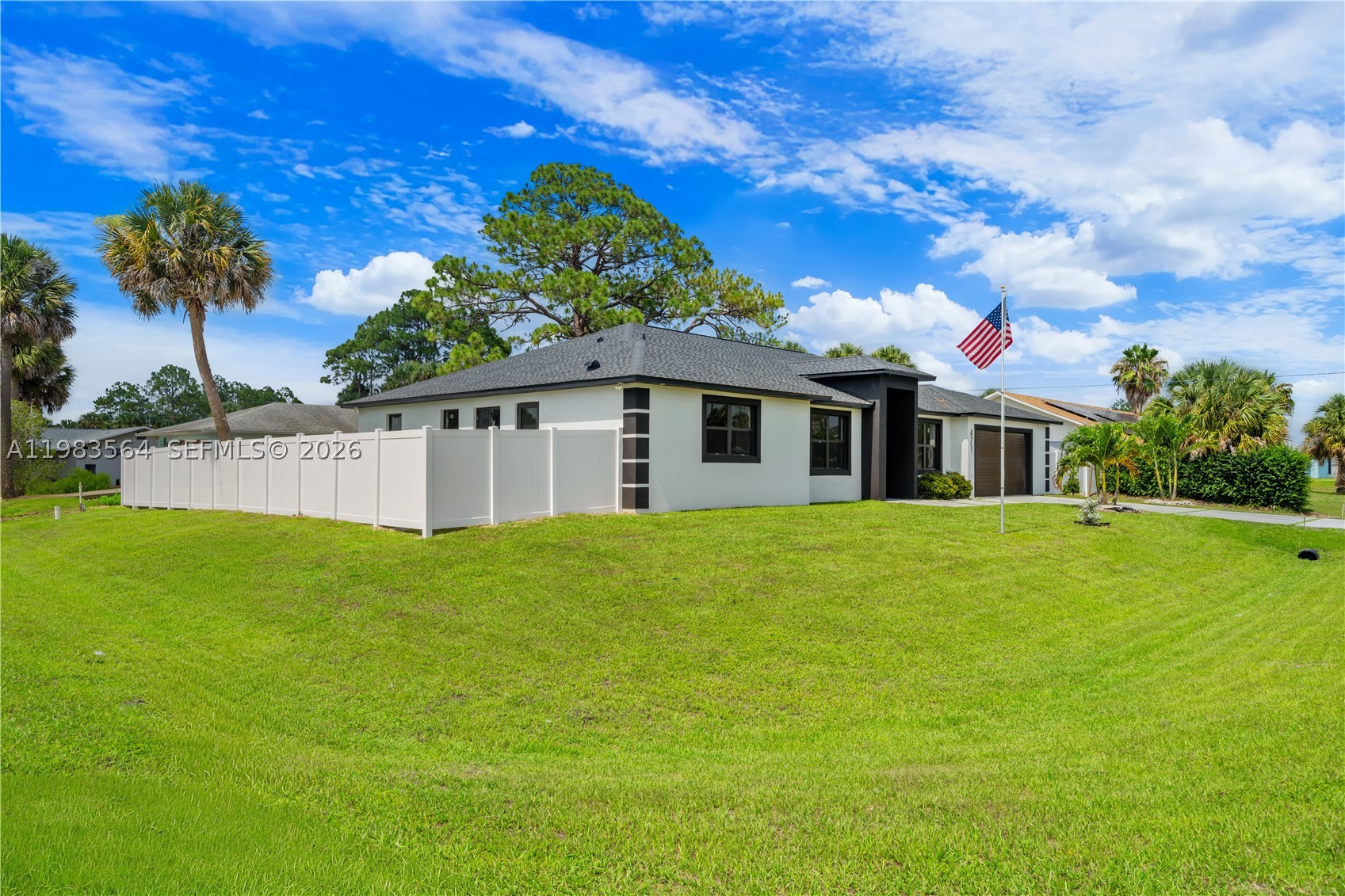 471 NE Americana